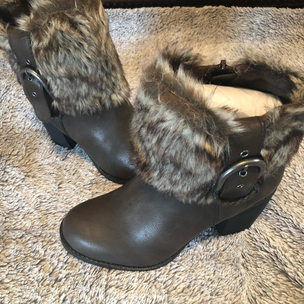 Sugar-Pursuit Brown Booties with Fur!